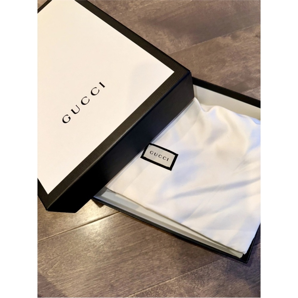 NIB Gucci GG Marmont Vertical Phone Bag - Red Matelassé Leather Full Inclusion - Picture 5 of 13